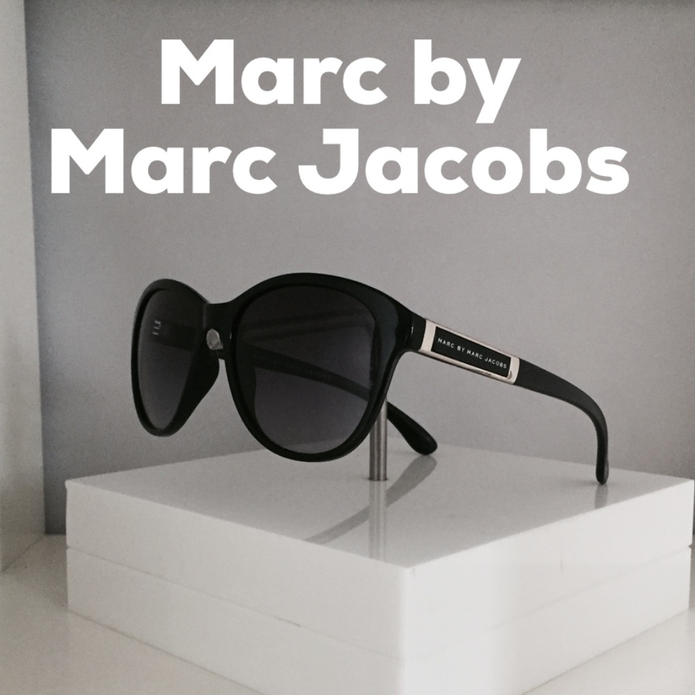 Marc by Marc Jacobs Women's Sunglasses. MMJ 225/s